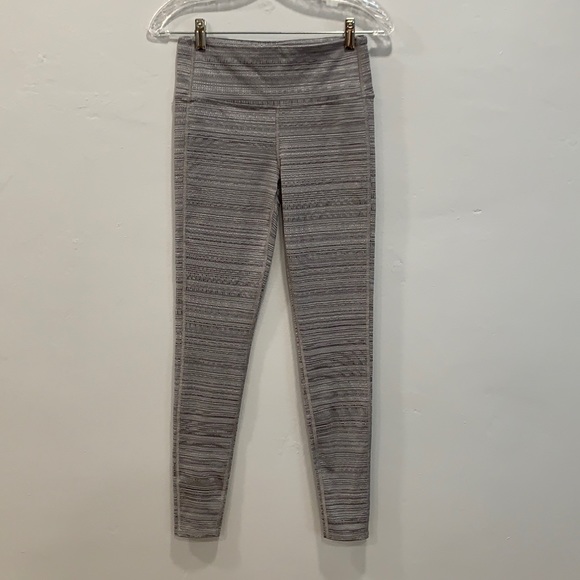 Athleta Pants - Athleta High Rise Jacquard Chaturanga Tight Leggings In Light Grey